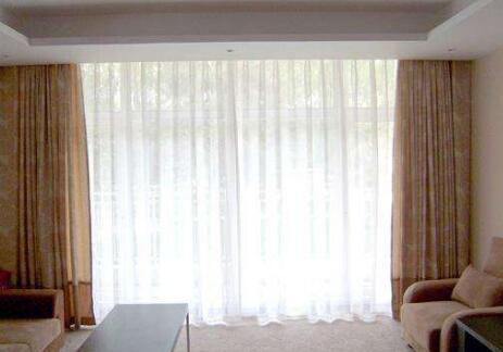 如何根据房间合理应用布艺窗帘？